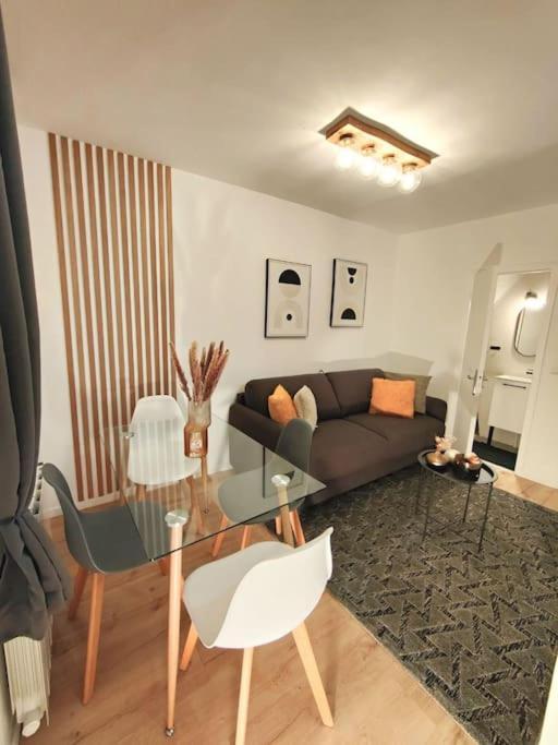 Joli Appartement Au Pied Du Tramway Bezons Bagian luar foto