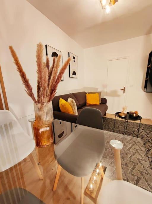 Joli Appartement Au Pied Du Tramway Bezons Bagian luar foto