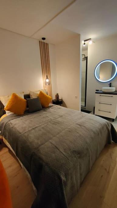 Joli Appartement Au Pied Du Tramway Bezons Bagian luar foto