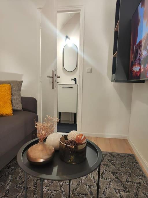 Joli Appartement Au Pied Du Tramway Bezons Bagian luar foto