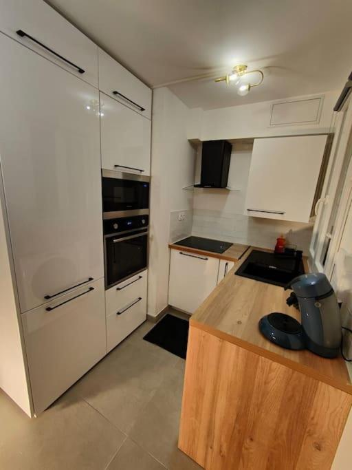 Joli Appartement Au Pied Du Tramway Bezons Bagian luar foto